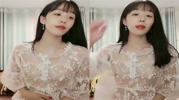 两个骚浪痴女淫声荡语撩骚互动互相玩奶舔逼道具玩弄_