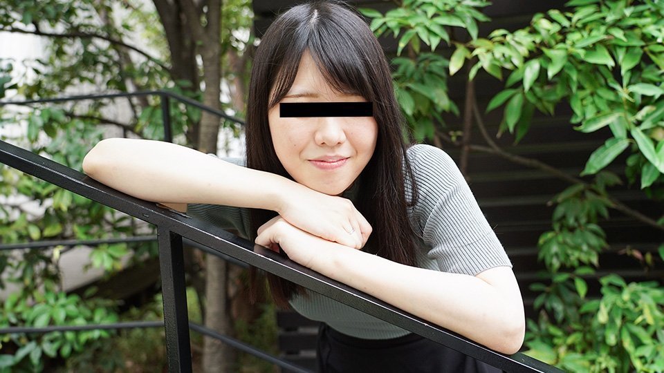 她用淫秽内衣用铁杆业余女孩努力地操纵自己！ 五月あおい 073024_01